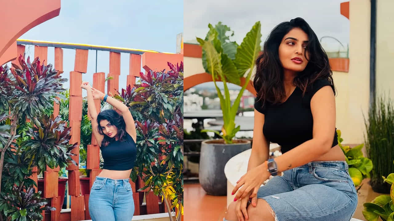 బ్లాక్ టాప్, బ్లూ జీన్స్లో అదిరిపోయే స్టిల్స్తో, చెట్ల మధ్య కూర్చొని స్టైలిష్ ఫోజులతో కుర్రకారుకు చెమటలు పట్టిస్తుంది. ప్రస్తుతం దీనికి సంబంధిచిన ఫొటోస్ నెట్టింట తెగ వైరల్ అవుతుండటంతో, గ్లామర్తో అలా చంపకే పిల్లా అంటూ కామెంట్స్ చేస్తున్నారు ఈ బ్యూటీ అభిమానులు.