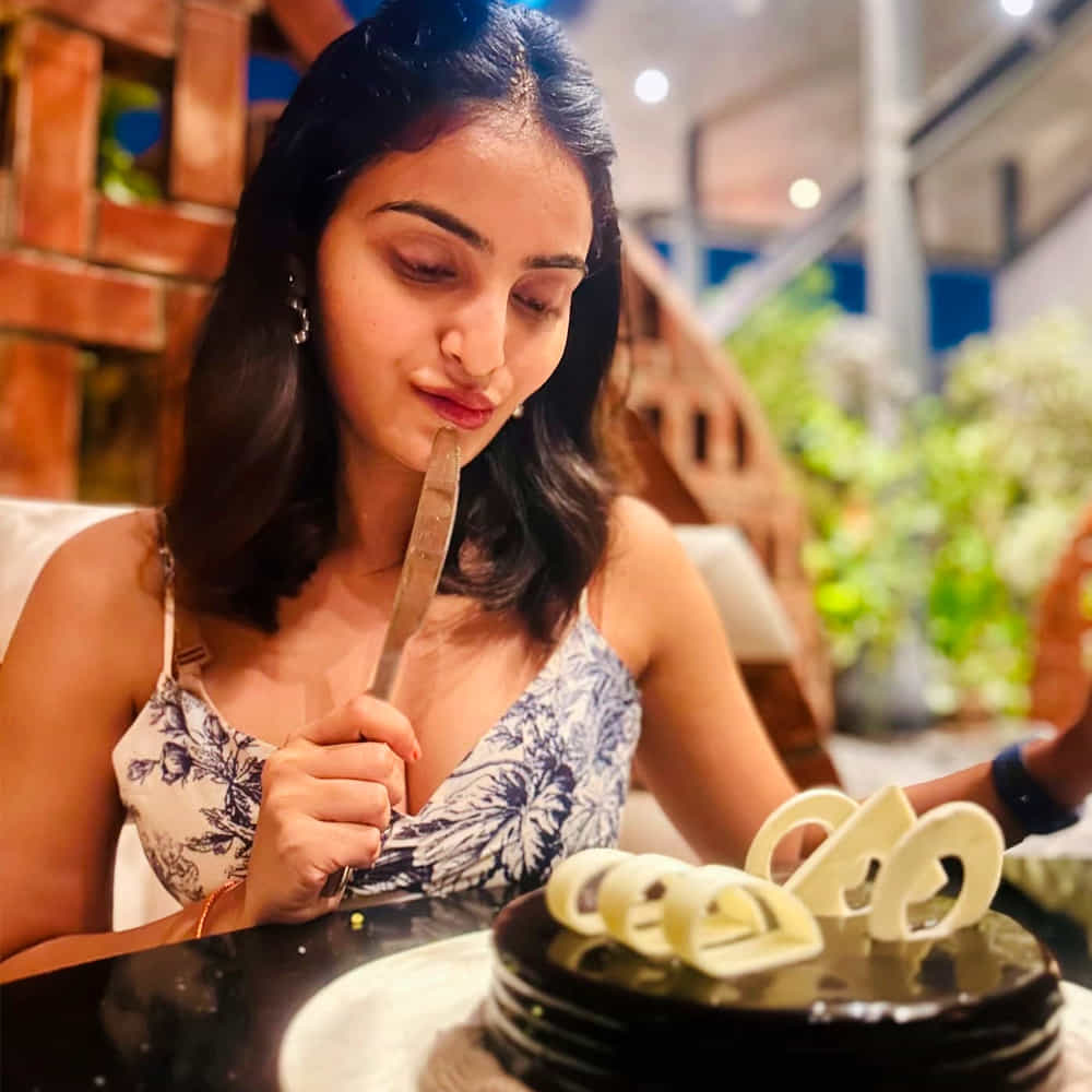 ఇక సోషల్ మీడియాలో యాక్టివ్ గా ఉండే ఈ ముద్దుగుమ్మ రెగ్యులర్ గా ఫోటోలు, వీడియోలు షేర్ చేస్తూ అభిమానులను ఆకట్టుకుంటుంది. అనన్య తన బర్త్ డే ఫోటోలు షేర్ చేసింది. ఈ ఫోటోలు సోషల్ మీడియాలో వైరల్ అవుతూ ఉంటాయి.