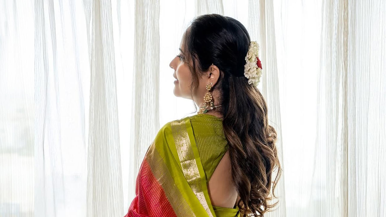 జబర్దస్త్ ఫేమ్ అనసూయ గురించి ప్రత్యేకంగా చెప్పాల్సిన పని లేదు. ఈ అమ్మడు జబర్దస్త్ లో యాంకర్‌గా మంచి గుర్తింపు తెచ్చుకొని, సినిమాల్లోకి ఎంట్రీ ఇచ్చింది. సొగ్గాడే చిన్నినాయన మూవీలో చిన్న పాత్రలో మెరిసి, తర్వాత రామ్ చరణ్, సమంత కాంబోలో వచ్చిన రంగమ్మత్త పాత్రలో ఇరగదీసిందనే చెప్పాలి.