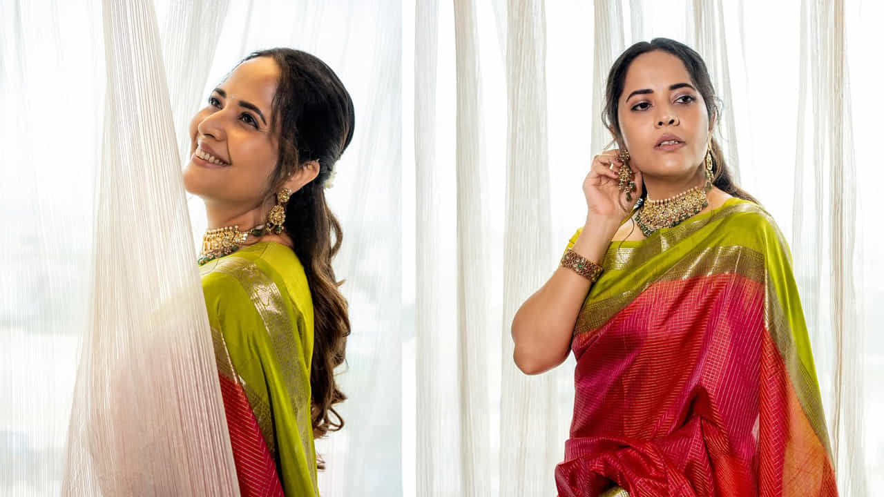 ఇక సినిమాల్లో తన నటనతో అందరినీ ఆకట్టుకోవడమే కాకుండా ఈ బ్యూటీ సోషల్ మీడియాలో కూడా చాలా యాక్టివ్గా ఉంటుంది. కౌంటర్స్ ఇవ్వడమే కాకుండా తన క్యూట్ క్యూట్ ఫొటోస్ షేర్ చేస్తూ ప్రతి ఒక్కరినీ తన వైపుకు తిప్పుకుంటుంది ఈ ముద్దుగుమ్మ.