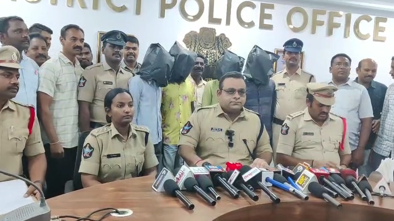 8 ఏళ్లుగా చిక్కకుండా తిరుగుతున్న ముఠా.. ఎట్టకేలకు చెక్‌పెట్టిన పోలీసులు.. ఇంతకు ఏం చేశారంటే! – Telugu News | Police arrest four people involved in street robbery in Nandyal district