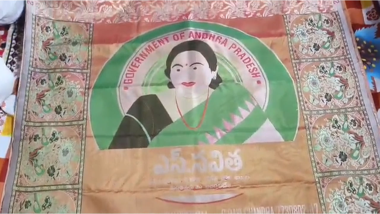 Andhra News: పట్టుచీరపై బొమ్మ నేసి.. మంత్రిపై ఉన్న అభిమానాన్ని చాటుకున్న చేనేత కార్మికుడు! – Telugu News | Handloom Worker Ravindra Weaves Andhra Pradesh Minister Savitha”s Portrait on Silk Saree