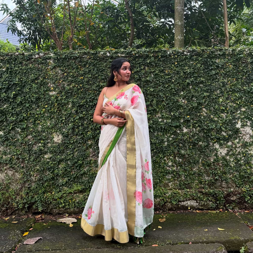 తెలుగులో ఈ చిన్నది బుట్ట బొమ్మ సినిమాతో తెలుగు ప్రేక్షకులను పలకరించింది. సోషల్ మీడియాలో యాక్టివ్గా ఉండే నటి అనికా సురేంద్రన్కి ఇన్స్టాగ్రామ్లో 2.6 మిలియన్లకు పైగా ఫాలోవర్లు ఉన్నారు. తాజగా ఈ వయ్యారి భామ అందమైన ఫోటోలు ఇంటర్నెట్లో వైరల్ అవుతున్నాయి.