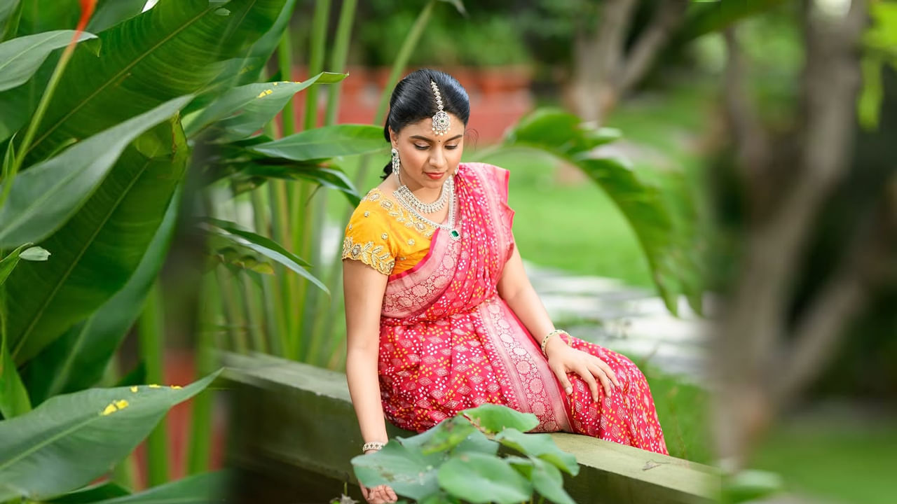 సీనియర్ నటి రోజూ గారాలపట్టీ అన్షు మాలిక్ గురించి ప్రత్యేక పరిచయం అవసరం లేదు . సామాజిక కార్యక్రమాల ద్వారా ఈమె మంచి గుర్తింపు సంపాదించుకుంది.చాలా చిన్న వయసులోనే ఈ సామాజిక కార్యక్రమాల్లో పాల్గొనడం , అలాగే గ్లోబల్ ఎంటర్ ప్రెన్యూర్ అవార్డు సొతం చేసుకొని తనకంటూ స్పెషల్ ఇమేజ్ క్రియేట్ చేసుకుంది ఈ ముద్దుగుమ్మ.