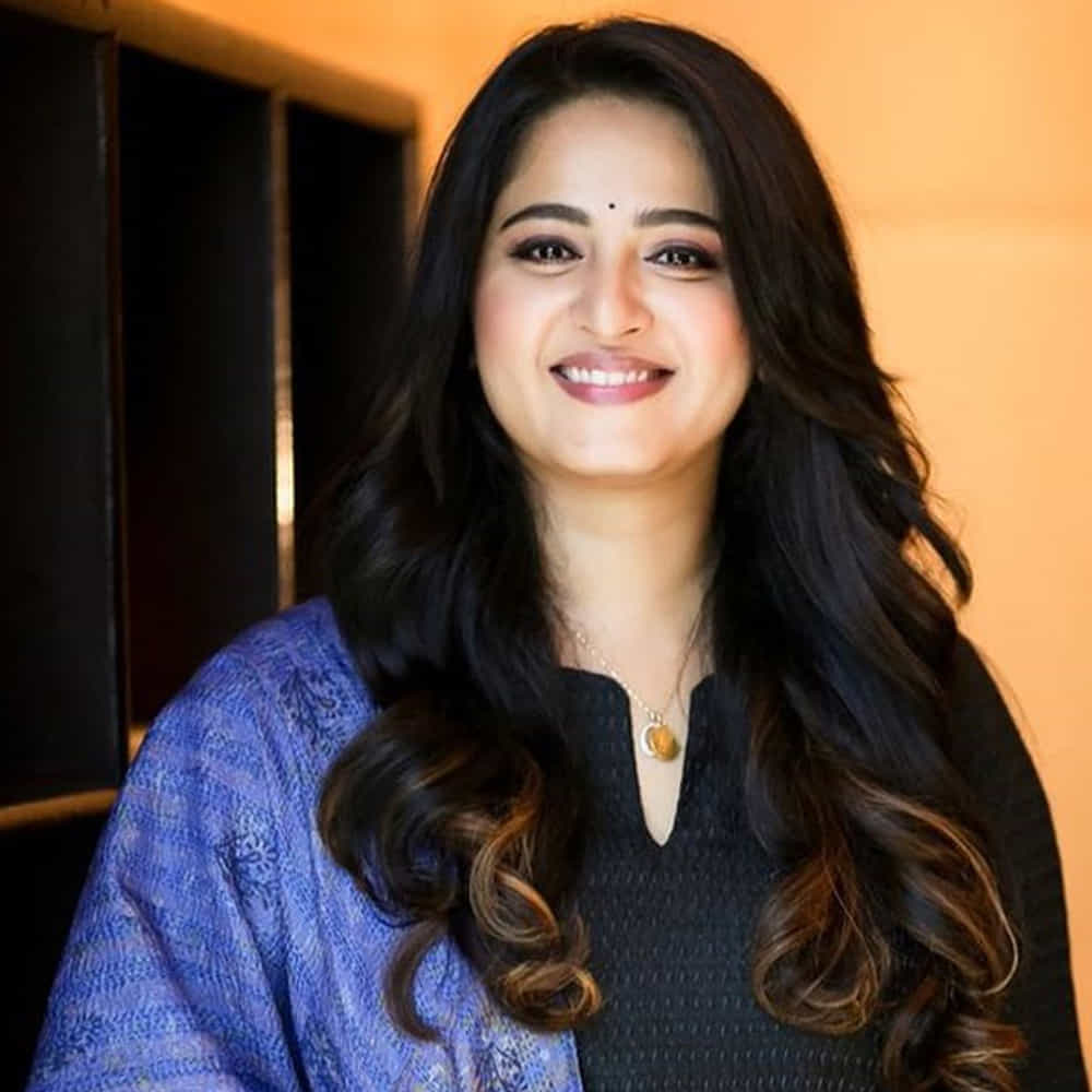 ఒకప్పుడు తెలుగు సినిమా పరిశ్రమను ఏలిన హీరోయిన్లలో అనుష్క ఒకరు. సూపర్ సినిమాతో ఎంట్రీ ఇచ్చి విక్రమార్కుడు, అరుంధతి, లక్ష్యం, శౌర్యం, డాన్, ఢమరుకం, బిల్లా, సింగం, మిర్చి, బాహుబలి, బాహుబలి 2 సినిమాలతో స్టార్ స్టేటస్ సంపాదించుకుంది.