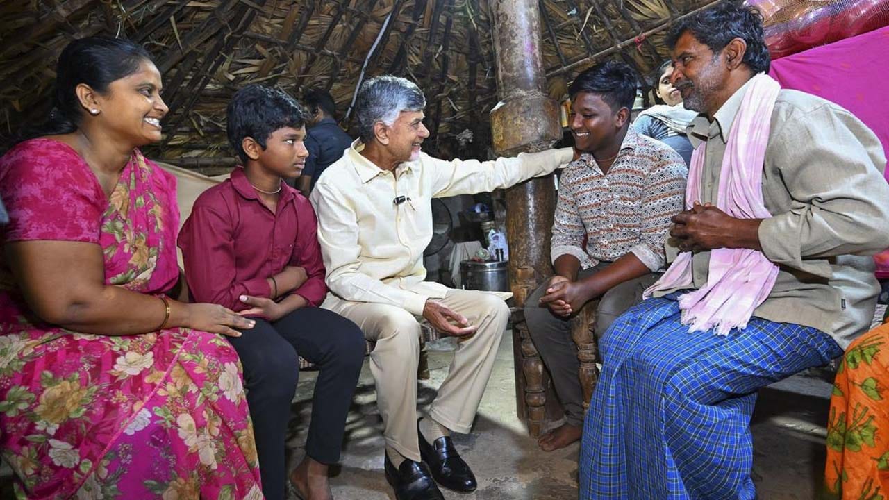 ఏపీలో పెన్షన్ పాలిటిక్స్.. దివ్యాంగుల పెన్షన్లపై ముఖ్యమంత్రి చంద్రబాబు కీలక ఆదేశాలు..!