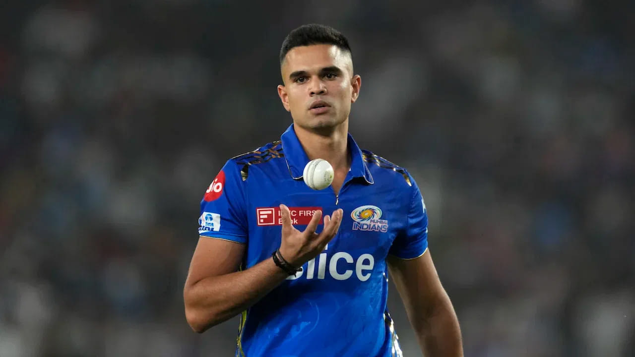 అర్జున్ టెండూల్కర్ దేశీయ టోర్నమెంట్లలో, ఐపీఎల్‌లో ఆడుతోన్న వర్ధమాన క్రికెటర్. అలాగే అంతర్జాతీయ క్రికెట్‌లోకి ఇంకా అవకాశం రాలేదు. దేశీయ టోర్నమెంట్‌లో గోవా జట్టుకు ప్రాతినిధ్యం వహిస్తున్న అర్జున్, ఐపీఎల్‌లో ముంబై ఇండియన్స్ జట్టులో ఆడుతున్నాడు. 