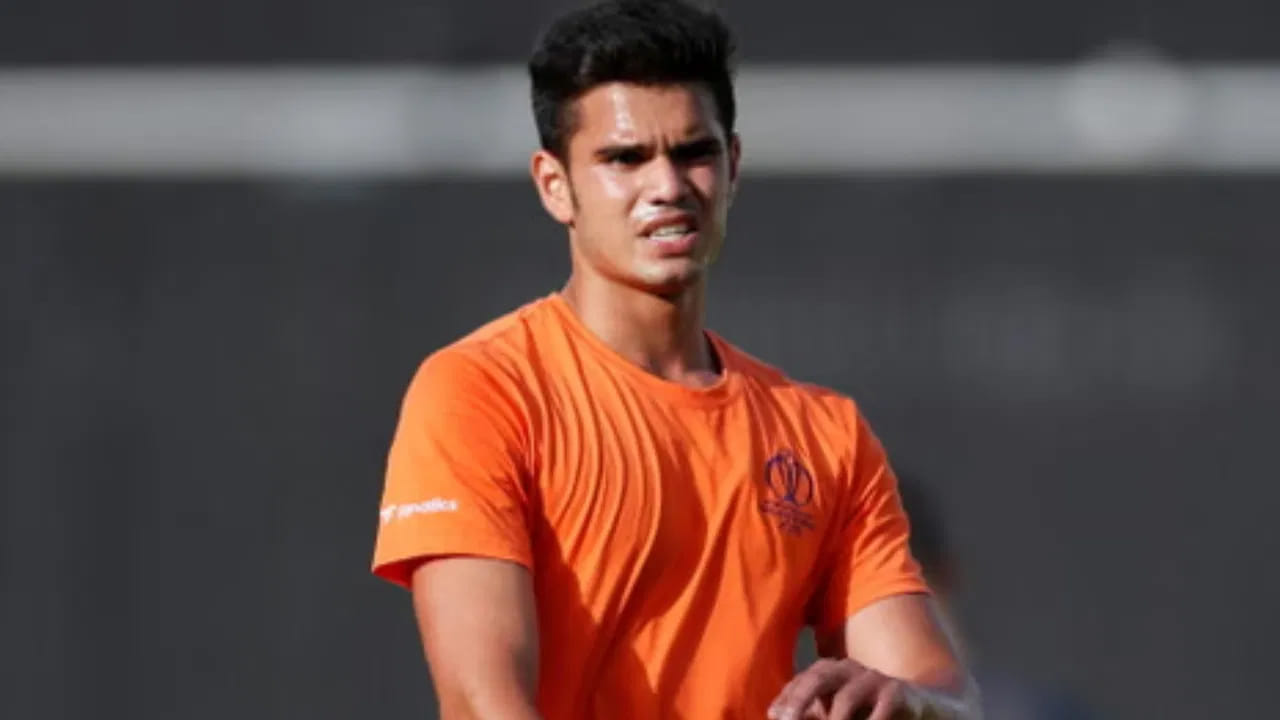 2021లో ముంబై ఇండియన్స్ అర్జున్‌ను కనీస ధర రూ. 20 లక్షలకు కొనుగోలు చేసి తమ జట్టులోకి చేర్చుకుంది. దీని తర్వాత 2022లో ముంబై ఇండియన్స్ అతన్ని మళ్ళీ రూ. 30 లక్షలకు కొనుగోలు చేసింది. గత 5 సంవత్సరాలలో అతను ఐపీఎల్ నుంచి దాదాపు రూ. 1.40 కోట్లు సంపాదించాడు.