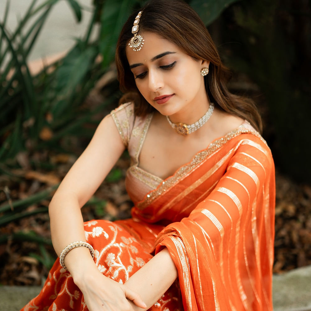 ఈ అమ్మడు మరెవరో కాదండి.. హీరోయిన్ ఆషికా రంగనాథ్. కన్నడ ఇండస్ట్రీకి చెందిన ఈ భామ.. నందమూరి కళ్యాణ్ రామ్ సరసన అమిగోస్ చిత్రంలో నటించింది. ఈ సినిమా బాక్సాఫీస్ వద్ద అట్టర్ ప్లాప్ అయ్యింది. కానీ అందం, అభినయంతో ఈ ముద్దుగుమ్మ మంచి మార్కులు కొట్టేసింది. 