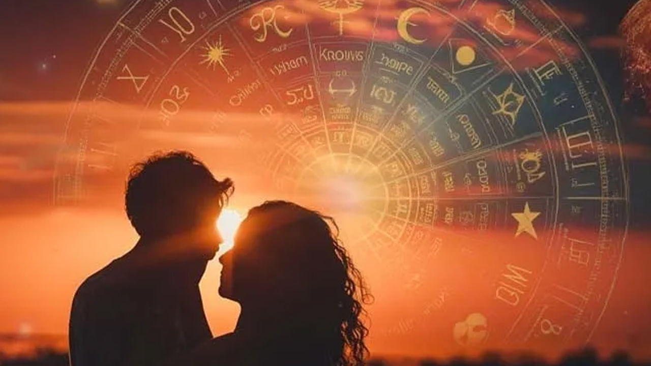 జ్యోతిషశాస్త్రంలో శుక్ర గ్రహం ప్రేమ, వివాహాన్ని సూచిస్తుంది. ఎవరి జాతకంలో శుక్రుడు బలంగా ఉంటాడో వారి వైవాహిక జీవితం అద్భుతంగా ఉంటుంది. అదే విధంగా జాతకంలో శుక్రుడు బలహీనంగా ఉంటే పెళ్లిలో ప్రేమలో సమస్యలు కలుగుతాయి. కనుక జాతకంలో శుక్ర స్థానం బలంగా ఉంటే వారి వైవాహిక జీవితానికి అది ఒక వరం. 