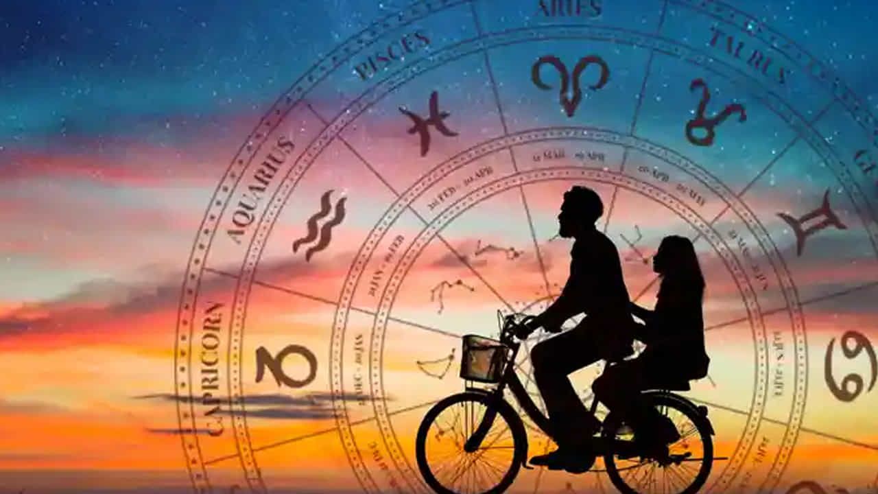 నలుపు రంగుని దరించవద్దు: జీవితంలో ప్రేమ పెరగాలంటే నలుపు రంగుకి దూరంగా ఉండండి. నలుపు రంగు దుస్తులను దరించవద్దు. వివాహితులైతే తమ భాగస్వామికి నలుపు రంగు వస్తువులను లేదా పదునైన వస్తువులను బహుమతిగా ఇవ్వవద్దు. ఎందుకంటే ఈ వస్తువులు మీ ప్రేమను ప్రతికూల శక్తితో ప్రభావితం చేస్తాయి.