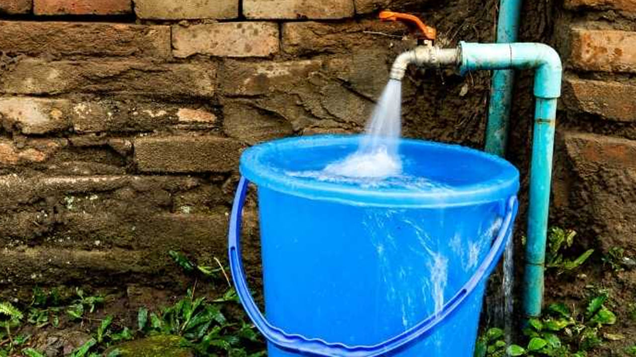 కనుక ఎవరైనా సరే నీటిని దుర్వినియోగం చేయకుండా ఉండటం , నీటిని పొదుపుగా వాడటం మంచిది. చంద్రుని ప్రతికూల ప్రభావాలను తగ్గించడానికి మార్గాలు. అంతేకాదు చంద్రుని ప్రభావం జాతకంలో ఇతర గ్రహాలు, నక్షత్రాల స్థానాలపై కూడా ఆధారపడి ఉంటుంది. కనుక వ్యక్తికి నీటి దుర్వినియోగం చేయడం వలన కలిగే ప్రతికూల ప్రభావాలు ఎంతవరకు ఉంటాయి అనేది వారి జాతకంపై ఆధారపడి ఉంటుంది. 
