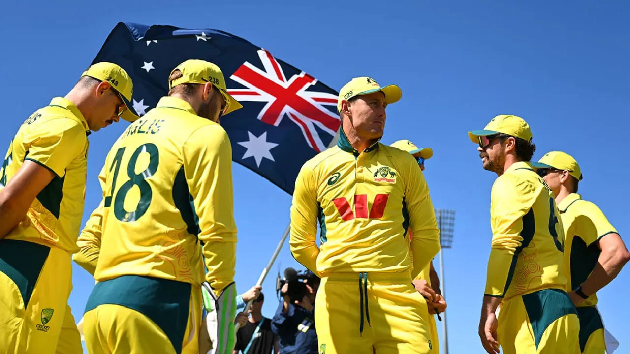 ఆస్ట్రేలియా తమ సొంతగడ్డపై ఆడిన గత నాలుగు మ్యాచ్‌ల్లోనూ 200 కంటే తక్కువ పరుగులకే ఆలౌట్ అయింది. సొంతగడ్డపై జరిగిన చివరి నాలుగు వన్డే మ్యాచ్‌ల్లో ఓడిపోవడమే కాకుండా, ఒక్క మ్యాచ్‌లోనూ 200 పరుగులు కూడా సాధించలేకపోయింది.