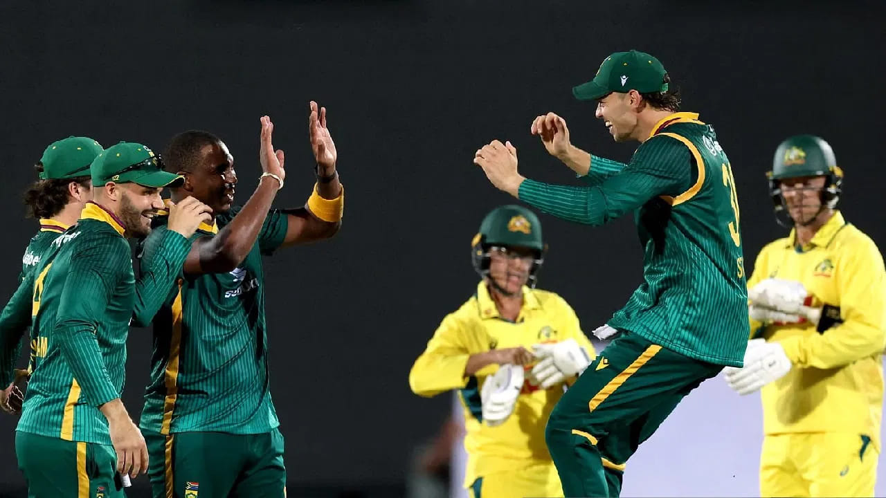 దీంతో, వన్డే క్రికెట్ చరిత్రలో తొలిసారిగా, ఆస్ట్రేలియా జట్టు స్వదేశంలో జరిగిన 4 వన్డేల్లో 200 పరుగులు చేయలేకపోయింది. అవమానకరమైన ఓటమిని చవిచూసింది. ఈ చెత్త పరాజయాలతో, స్వదేశీ పులులుగా పేరుగాంచిన ఆస్ట్రేలియా జట్టు తీవ్ర అవమానాన్ని చవిచూసింది.