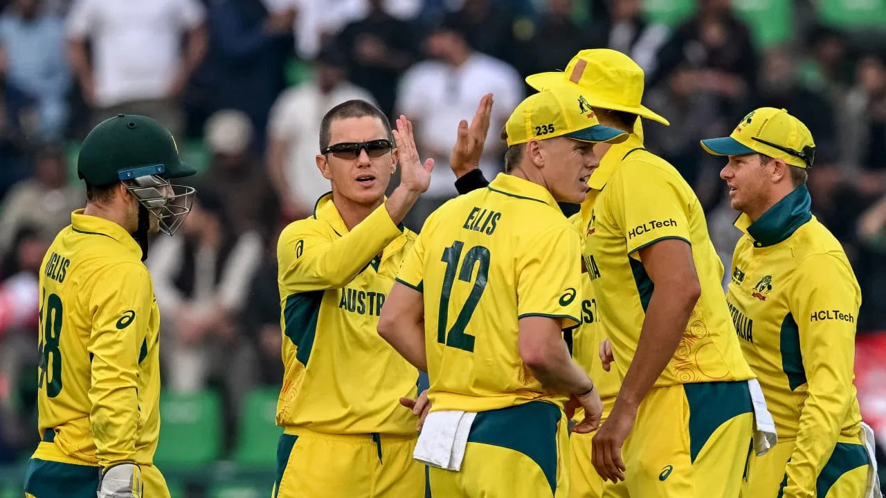 గత 54 ఏళ్ల వన్డే చరిత్రలో, ఆస్ట్రేలియా వరుసగా నాలుగు మ్యాచ్‌లలో స్వదేశంలో 200 కంటే తక్కువ పరుగులకు ఆలౌట్ కాలేదు. కానీ పాకిస్తాన్, దక్షిణాఫ్రికా ఆసీస్‌ను పడగొట్టడంలో ఇదే మొదటిసారి.