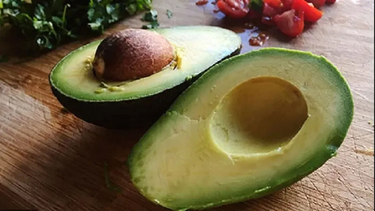 Avocado for Women: అమ్మాయిల ఆరోగ్యానికి అవకాడో.. ఏడాదికి ఒక్కసారైనా తినాల్సిందే