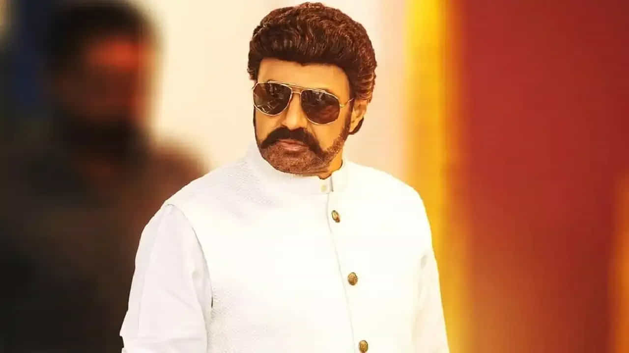 ఈ ప్రాజెక్ట్ కంప్లీట్ కాగానే జైలర్ సీక్వెల్ సెట్స్ కి వెళ్తారు నందమూరి బాలకృష్ణ. ఆల్రెడీ కూలీలో నాగార్జునతో పనిచేసిన రజనీకాంత్, జైలర్ సీక్వెల్లో నందమూరి బాలకృష్ణకు ఎలాంటి రోల్ ఆఫర్ చేస్తారోననే ఆసక్తి సర్వత్రా మెండుగా కనిపిస్తోంది. సూపర్ హిట్ జైలర్కి సీక్వెల్గా తెరకెక్కనున్న సెకండ్ పార్ట్ మీద ట్రేడ్ వర్గాల్లో ఆల్రెడీ సూపర్ డూపర్ అంచనాలున్నాయి.