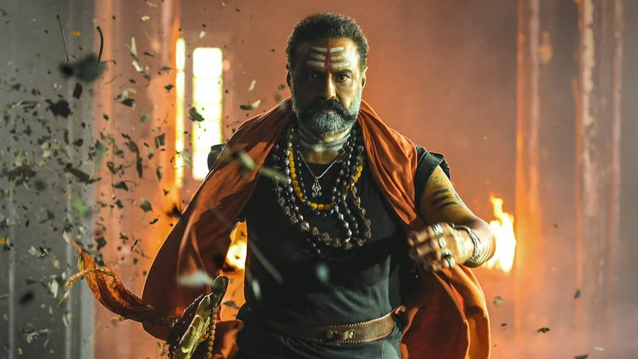 యాక్షన్ సీక్వెన్స్ భారీ స్థాయిలో ప్లాన్ చేస్తున్నారట. చారిత్రక సినిమా అనగానే గౌతమీ పుత్ర శాతకర్ణిని గుర్తుచేసుకుంటున్నారు ఫ్యాన్స్.