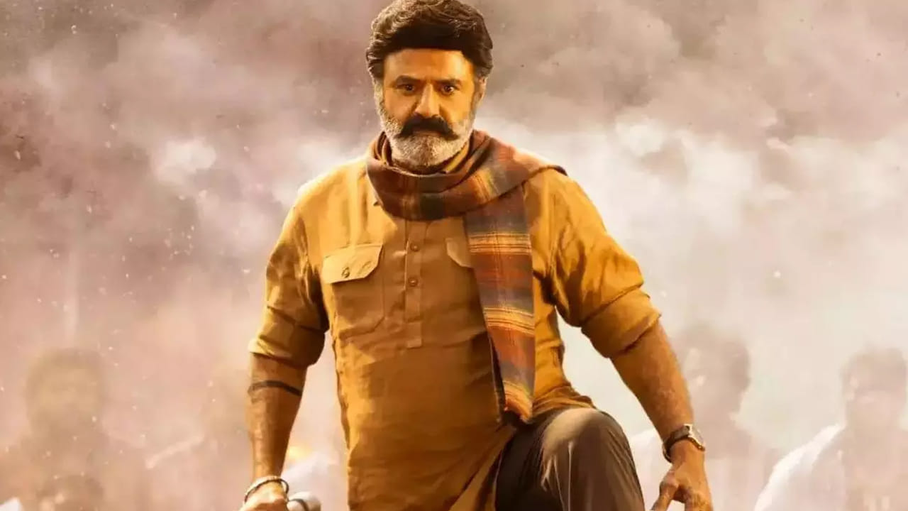 ఈ సినిమా కంప్లీట్ అయిన తర్వాతో, సైమల్ టైనియస్గానో గోపీచంద్ మలినేని దర్శకత్వంలో సినిమా చేస్తారు నందమూరి బాలకృష్ణ. ఆల్రెడీ వీరిద్దరి కాంబినేషన్లో వచ్చిన వీరసింహారెడ్డిని మించేలా, అంతకన్నా డిఫరెంట్గా ఉండేలా కథను ప్లాన్ చేస్తున్నారని సమాచారం.