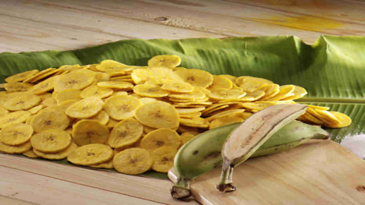 Banana Chips: ఇంట్లోనే కరకరలాడే బనానా చిప్స్.. ఈజీగా, టేస్టీగా ఇలా చేసేయండి..