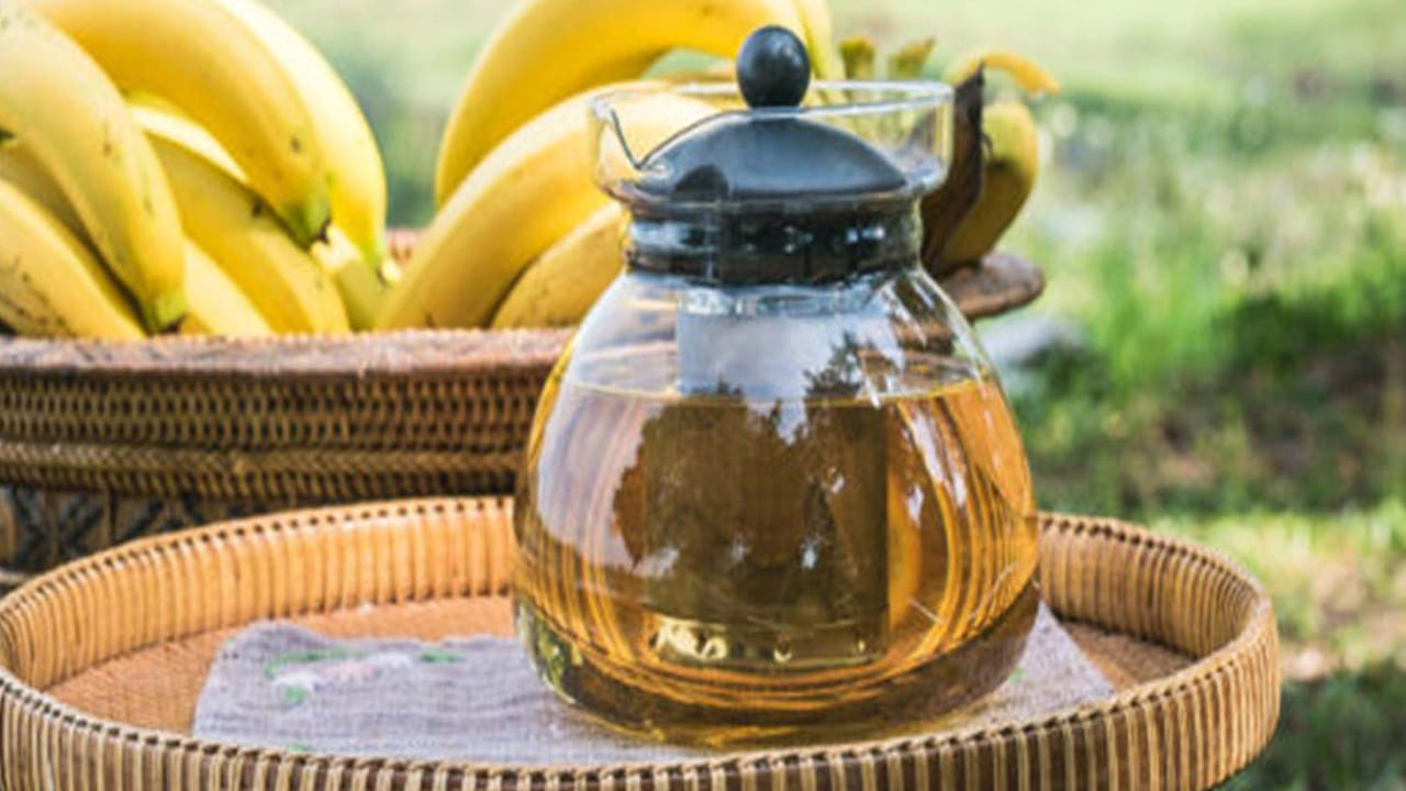 అరటి తొక్కలో విటమిన్ బి6, విటమిన్ సి, పొటాషియం, మెగ్నీషియం, ఫైబర్, యాంటీఆక్సిడెంట్లు పుష్కలంగా ఉంటాయి. ఈ మూలకాలన్నీ శరీరానికి చాలా ప్రయోజనకరంగా పనిచేస్తాయి. రోగనిరోధక శక్తిని పెంచుతాయి. అందువల్ల, దాని టీ తాగడం వల్ల అనేక వ్యాధులను నివారించడంలో సహాయపడుతుంది.