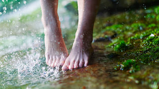 చాణక్య నీతి : ఇంటిలో సమస్యలను పెంచే ఐదు అలవాట్లు ఇవే!