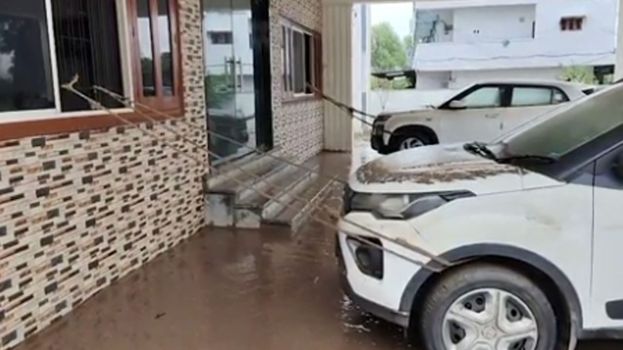 Telangana: వాటే టెక్నలాజియా.. బాసరలో కార్లు కొట్టుకుపోకుండా ఏం చేశారంటే..