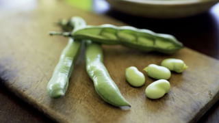 Health Tips: గొంతు నొప్పితో బాధపడుతున్నారా..? ఇవి తింటే వెంటనే రిలీఫ్..