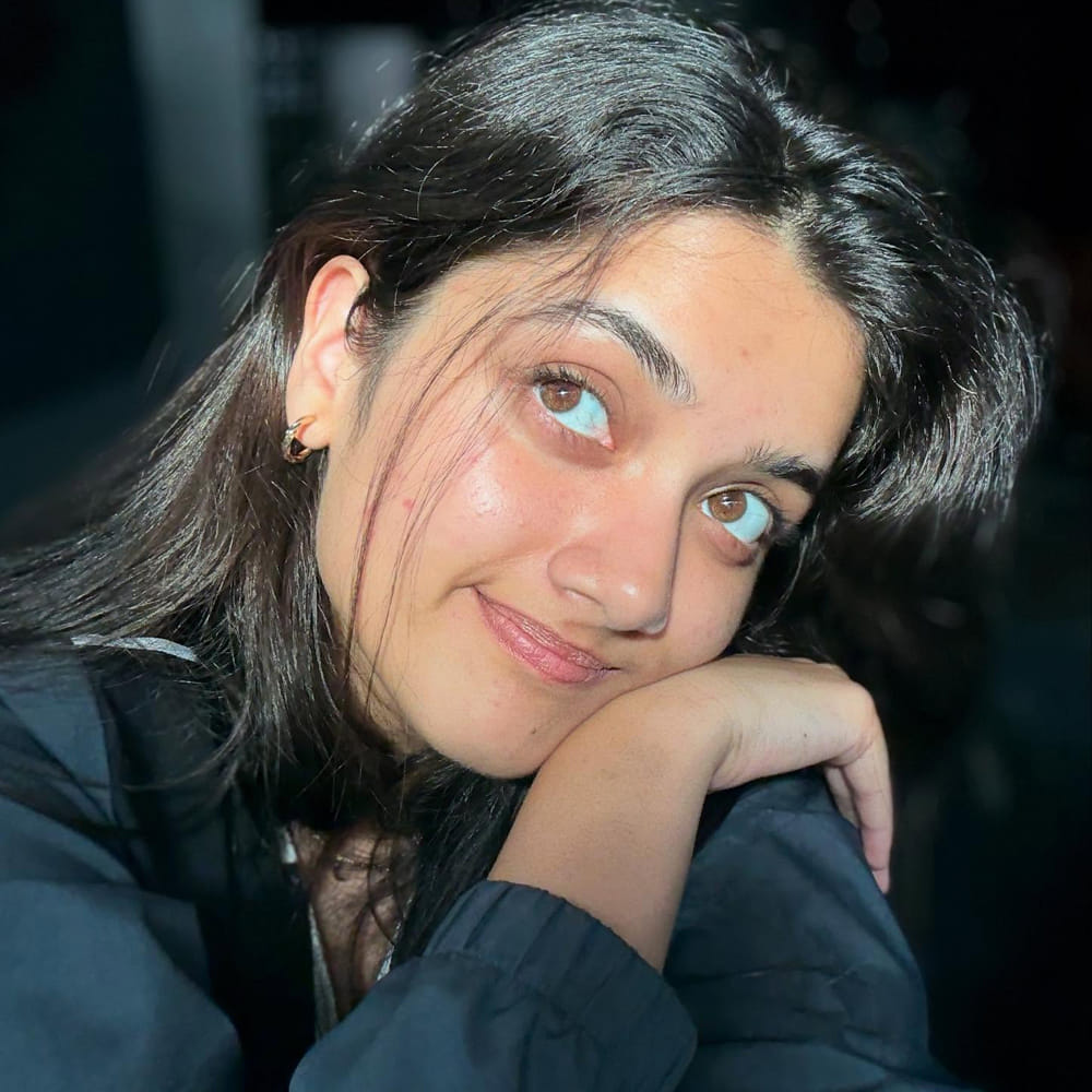 తనే హీరోయిన్ భాగ్య శ్రీ బోర్సే. మాస్ మహారాజా రవితేజ నటించిన మిస్టర్ బచ్చన్ సినిమాతో తెలుగు తెరకు పరిచయమైంది. ఈ మూవీ బాక్సాఫీస్ వద్ద అట్టర్ ప్లాప్ అయ్యింది. కానీ అందం, తన నటనతో ప్రేక్షకులను ఆకట్టుకుంది ఈ అమ్మడు. 