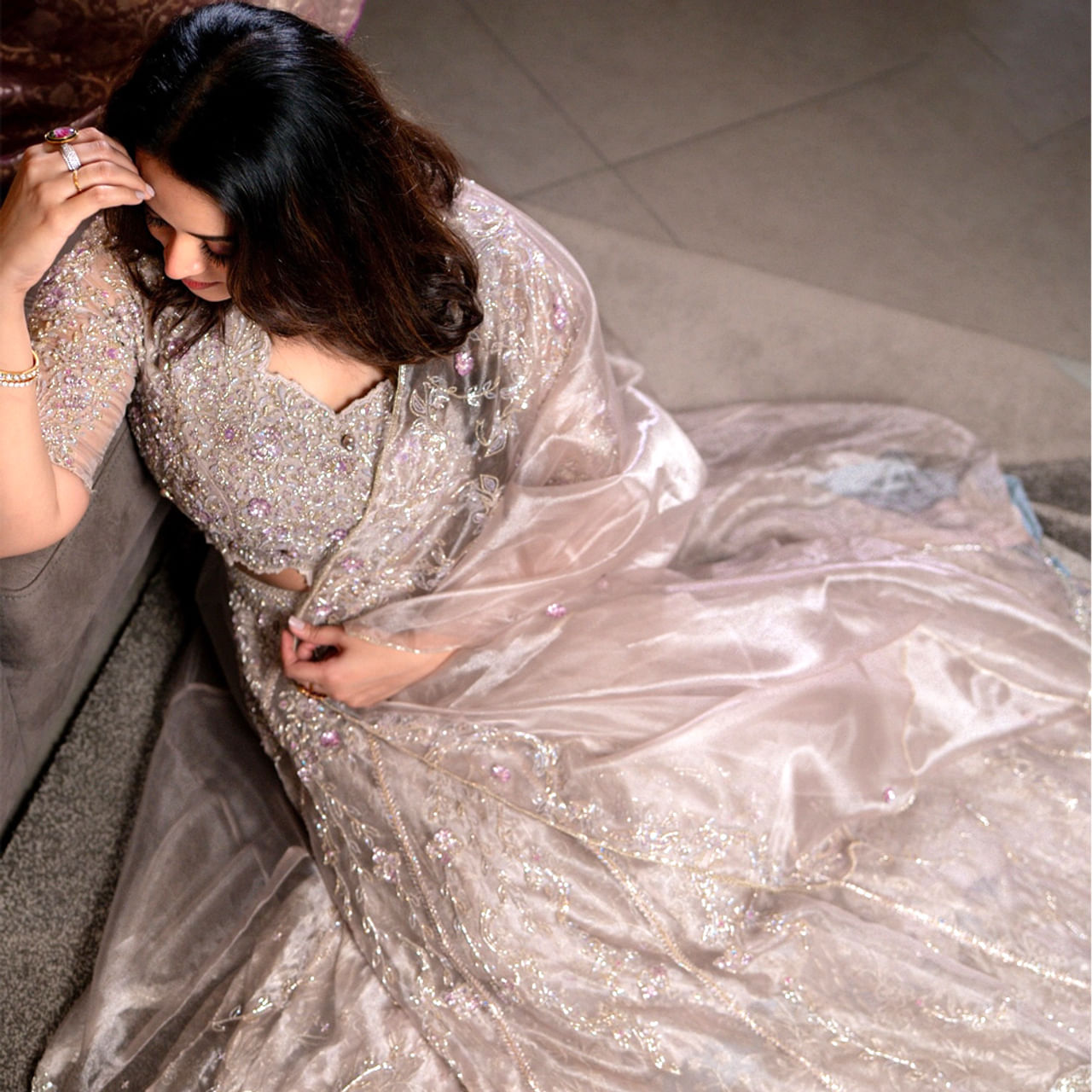 అందంలో అప్సరస ఈ అమ్మడు. తెలుగు, తమిళం, మలయాళంలో పలు చిత్రాల్లో నటించి మంచి గుర్తింపు తెచ్చుకుంది. కానీ కెరీర్ మంచి ఫాంలో ఉండగానే ఊహించని ఘటనతో ఆమె కెరీర్ ఒక్కసారిగా మలుపు తిరిగింది. సినిమాలకు దూరంగా ఉండిపోయిన ఈ హీరోయిన్ ఇప్పుడిప్పుడే రీఎంట్రీ ఇస్తుంది. 