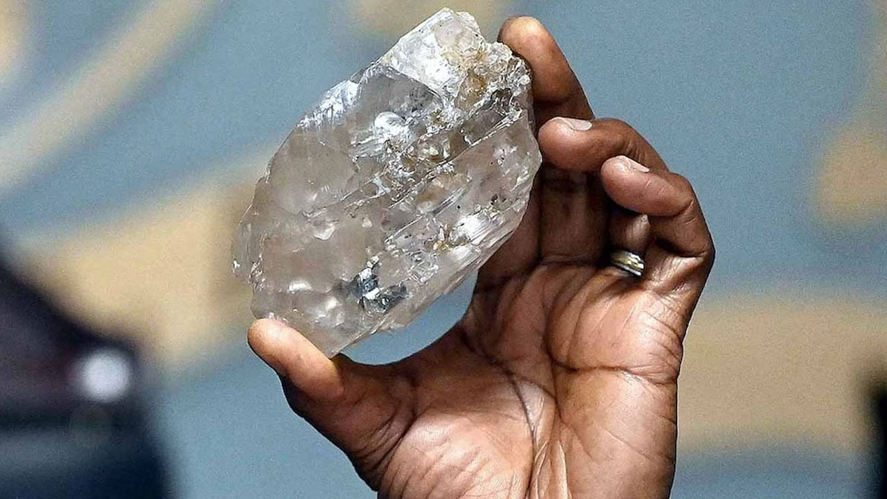 ఇదేదో అల్లాటప్పా ఆకురాయి కాదండోయ్..! ప్రపంచంలోనే రెండో అతిపెద్ద వజ్రం.. ఖరీదు తెలిస్తే..