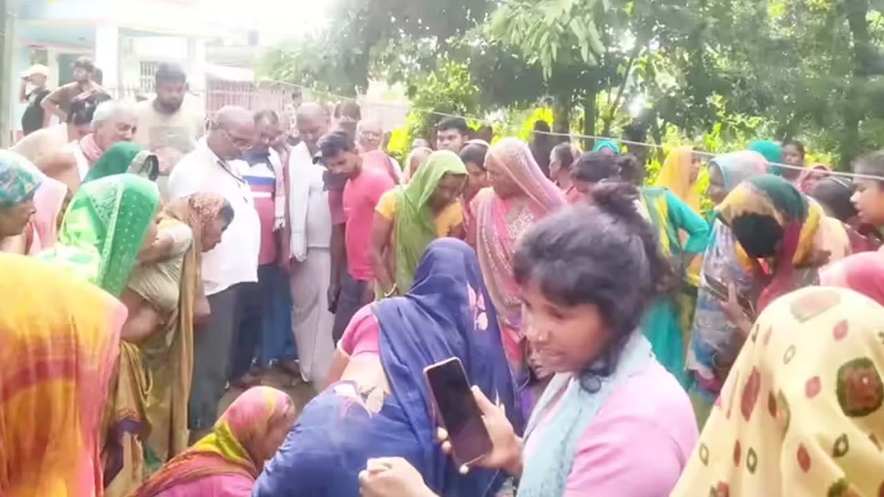 ఒకేసారి 20 కి పైగా కోతుల గుంపు దాడి.. అక్కడికక్కడే ప్రాణాలు వదిలిన రైతు!