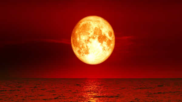 Blood Moon: ఆకాశంలో అద్భుతం.. త్వరలో మండే చంద్రుడిని చూస్తారు..!