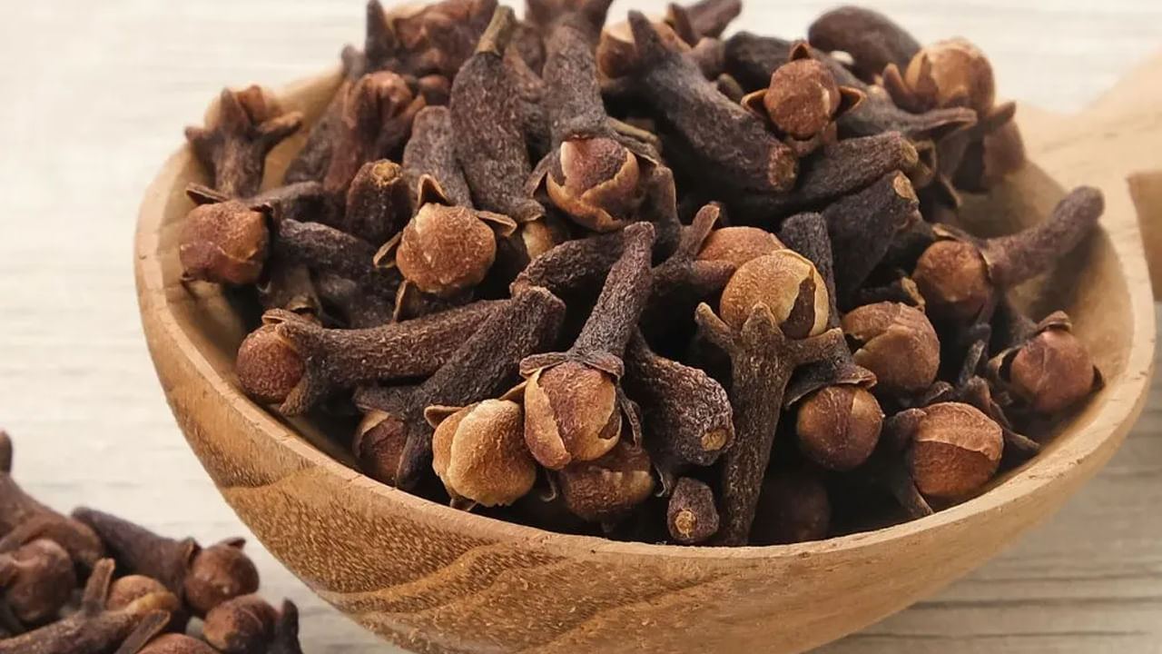 Bowl Of Cloves
