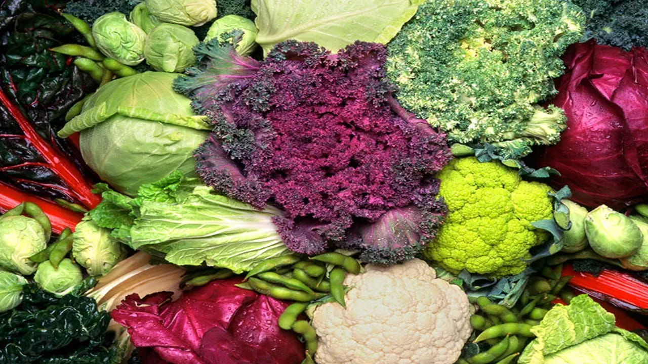  బ్రొకలీలో విటమిన్‌ సీ, కేలు అధికంగా ఉంటాయి. ఇవి రోగనిరోధక శక్తిని పెంచుతాయి.ఇన్‌ఫెక్షన్ల బారిన పడకుండా కాపాడుకోవచ్చు. బ్రొకలీలో నారింజ కన్నా రెండురెట్లు అధికంగా సి విటమిన్‌ ఉంటుంది. మిగతా పండ్లతో పోలిస్తే యాంటీ ఆక్సిడెంట్లు, ఫైబర్‌ దీనిలో ఎక్కువ ఉంటుంది.