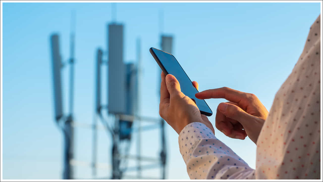 ప్రైవేట్ టెలికాం కంపెనీలతో పోటీ పడటానికి BSNL తన కొత్త ప్రీపెయిడ్ ప్లాన్లను ఒకదాని తర్వాత ఒకటి ప్రవేశపెడుతోంది. ఇటీవల కంపెనీ డేటా, ఇతర ప్రయోజనాలు ఉన్న అనేక ప్లాన్లను కూడా ప్రవేశపెట్టింది. కానీ వాటి ధర చాలా తక్కువ. అదే సమయంలో ఇటీవల కంపెనీ తన వినియోగదారుల కోసం 5 నెలల చెల్లుబాటుతో పాటు రోజుకు 2GB డేటాను కూడా అందించే ప్లాన్ను ప్రవేశపెట్టింది. ఈ గొప్ప ప్లాన్ ధర, దాని ప్రయోజనాలను తెలుసుకుందాం.