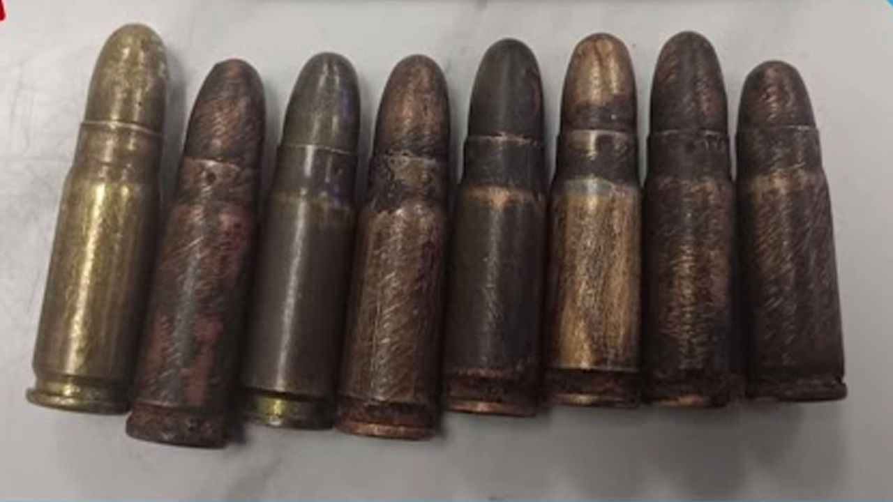 Shamshabad Airport: అమృత్సర్ వెళ్లేందుకు ఎయిర్పోర్ట్కు ప్రయాణికుడు.. లగేజ్ చెక్ చేయగా Shamshabad Airport: అమృత్సర్ వెళ్లేందుకు ఎయిర్పోర్ట్కు ప్రయాణికుడు.. లగేజ్ చెక్ చేయగా