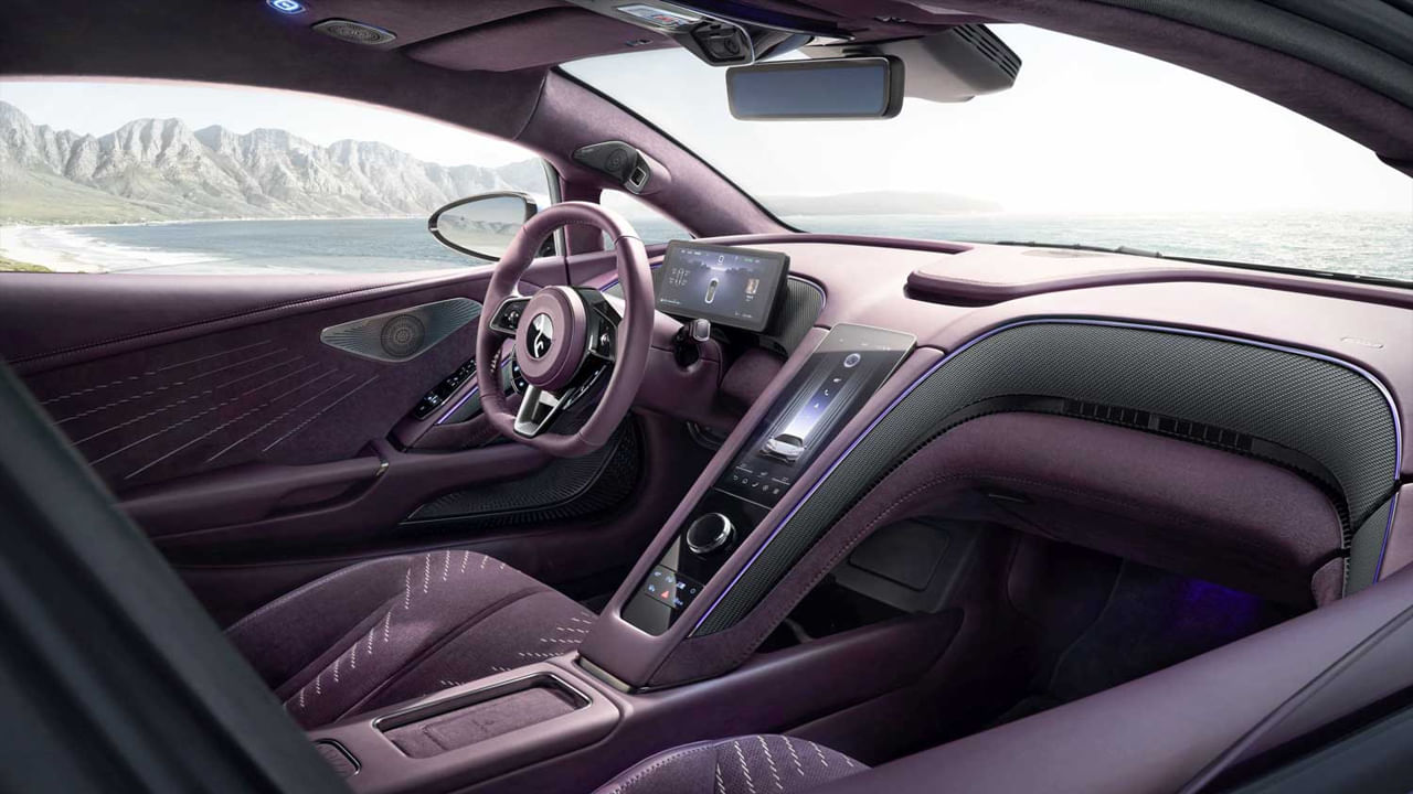 ఈ కారులో అధునాతన టార్క్ వెక్టరింగ్ టెక్నాలజీని ఉపయోగించారు. BYD యాంగ్వాంగ్ U9 ట్రాక్ ఎడిషన్ అనేది 1200V అల్ట్రా-హై వోల్టేజ్ ప్లాట్‌ఫామ్‌పై నిర్మించిన ప్రపంచంలోనే మొట్టమొదటి కారు. ఇందులో అత్యంత ఆసక్తికరమైన విషయం ఏమిటంటే ఈ వేగవంతమైన కారులో కూడా వెనుక రెక్క ఉండదు. బదులుగా, ఇది సింగపూర్‌లోని గిటి టైర్ కంపెనీ సహకారంతో అభివృద్ధి చేయబడిన ట్రాక్-సెమీ-స్లిక్ టైర్లను ఉపయోగిస్తుంది. ఈ టైర్లు ప్రత్యేక మెటీరియల్‌తో తయారు చేశారు. 