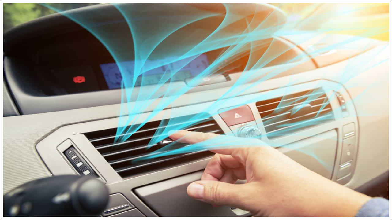 Auto Tips: కార్ డ్రైవర్లు సాధారణంగా వేసవిలో ఏసీని ఉపయోగిస్తారు. ఈ రోజుల్లో చాలా మంది దీనిని వర్షాకాలం, చలికాలంలో కూడా ఉపయోగిస్తున్నారు. అయితే ఒక గంట పాటు ఏసీ వాడితే కారులో ఎంత ఇంధనం ఖర్చవుతుందో తెలుసా?. ఈ రోజుల్లో ఇంధన ధరలు చాలా ఎక్కువగా ఉన్నాయి. అటువంటి పరిస్థితిలో కారు ఏసీ ఎంత ఇంధనాన్ని వినియోగిస్తుందో తెలుసుకోవడం చాలా ముఖ్యం. కారు ఏసీని ఎక్కువ సేపు నడపడం వల్ల కారు మైలేజీపై కూడా ప్రభావం పడుతుంది.