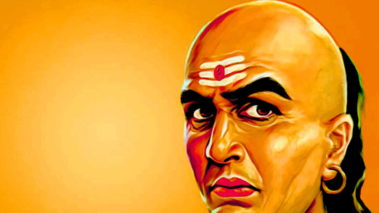 చాలా మందికి ఉదయాన్నే లేవడం అలవాటు ఉండదు. అయితే అలా తెల్లవారు జాము వరకు నిద్రపోయే వారిలో ఎప్పటికీ లక్ష్మీ దేవి నివసించదంట. అంతే కాకుండా వీరికి ఎప్పుడు అప్పుల సమస్యలు డబ్బుకొరత ఉంటుందని చెబుతున్నా చాణక్యుడు.అలాగే సోమరితనం ఉన్న ఇంట్లో కూడా ఎప్పుడూ ఆనందకర వాతవరణం ఉండదంట.