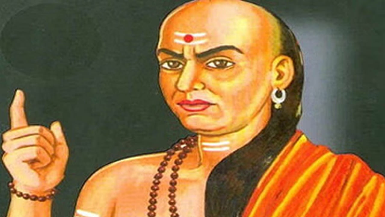 అత్యంత సన్నిహితులతో అకస్మాత్తుగా వివాదం కలిగి.. శత్రుత్వం ఏర్పడవచ్చు. ఈ శత్రుత్వం కూడా ప్రమాదకరం. మనకు అత్యంత సన్నిహితులకు మన రహస్యాలు, బలహీనతలు తెలిసే అవకాశం ఉంది. కనుక అటువంటి వ్యక్తులు శత్రువులుగా మారితే..మనకు అతిపెద్ద ముప్పుగా మారవచ్చు.