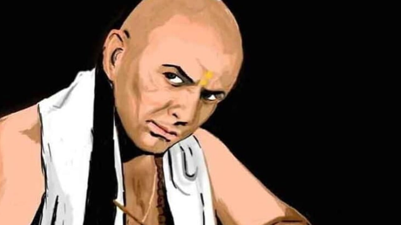 అలాగే ఆ చార్య చాణక్యుడు ఉద్యోగం మానెయ్యడం గురించి చెబుతూ.. డబ్బే జీవితానికి ఆధారం, మీ జీతం మీ ప్రాథమిక అవసరాలు తీర్చకపోయినా, మీ కార్యాలయాల్లో మంచి వాతావరణం లేదు అని మీకు అనిపించినా ఆ ఉద్యోగం చేసినా వృదే అంటున్నాడు. అలాగే జాబ్ వదిలేసే ముందు, ఆర్థిక పరిస్థితి, మరో కొత్త ఉద్యోగం, మీ స్కిల్స్ వీటన్నింటిని కూడా ఒకసారి పున:పరిశీలించుకోవాలంట.