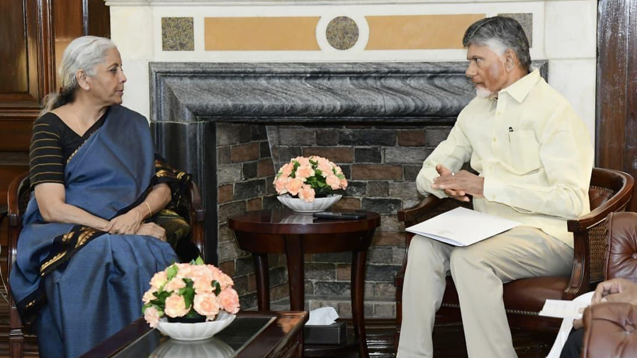 CM Chandrababu: ఆర్థిక మంత్రి నిర్మలా సీతారామన్‌తో సీఎం చంద్రబాబు భేటీ.. పెండింగ్‌ ప్రాజెక్టులకు నిధులు ఇవ్వాలని విజ్ఞప్తి!