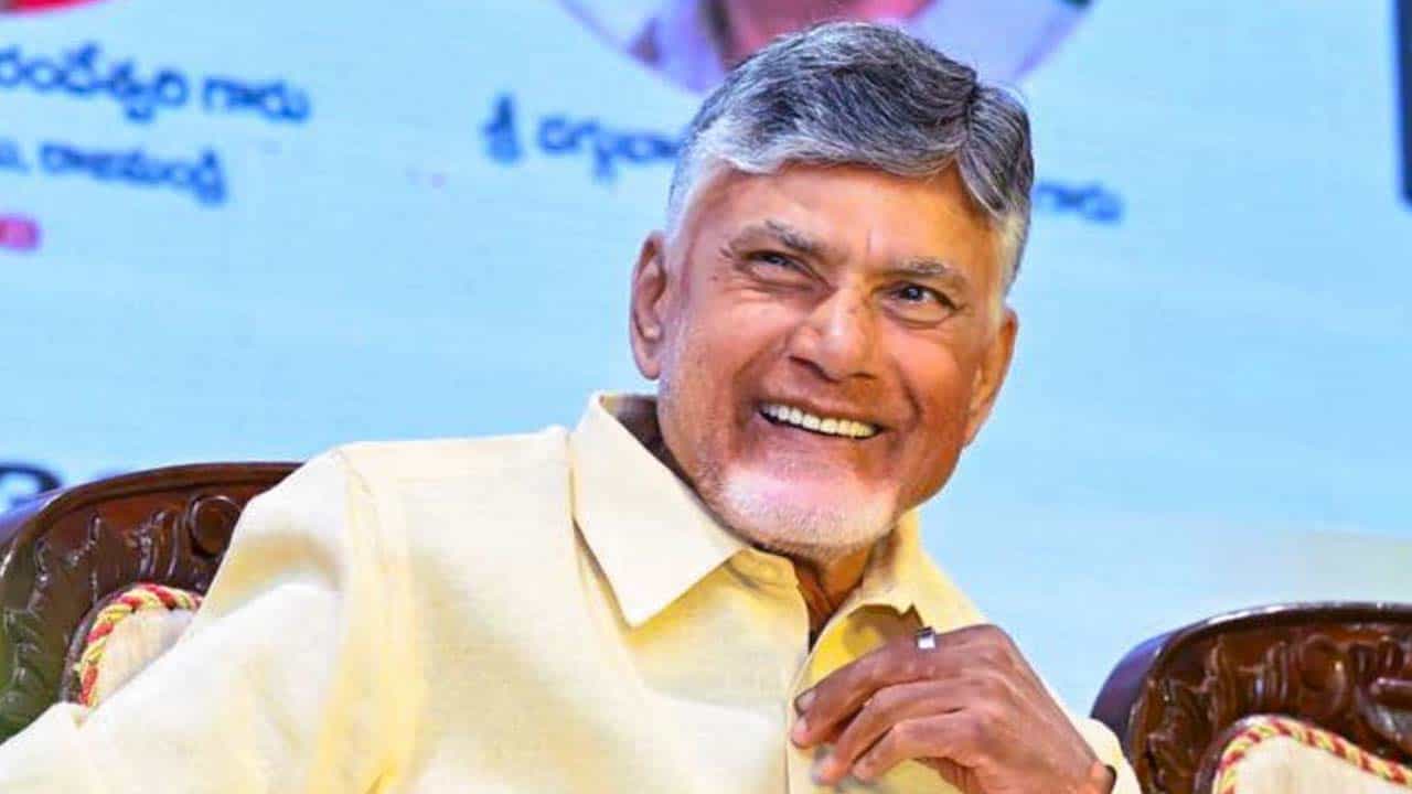 ఇండియా టుడే, సి ఓటర్ సహకారంతో నిర్వహించిన ఈ సర్వేలో మూడవ స్థానంలో ఆంధ్రప్రదేశ్ ముఖ్యమంత్రి చంద్రబాబు నాయుడు నిలిచారు. చంద్రబాబును 7 శాతం మంది ఇష్టపడ్డారు.