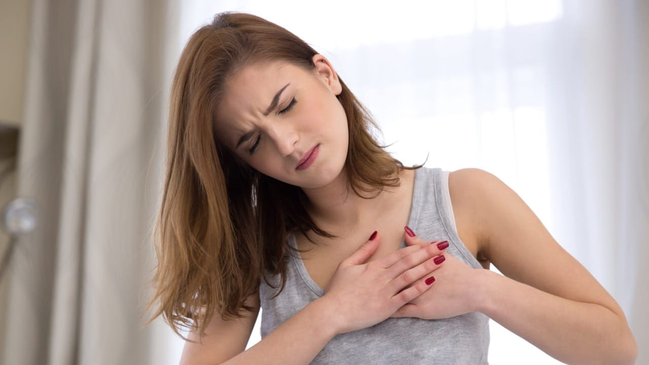 ఛాతీ నొప్పి లేదా శ్వాసలోపం వంటి కొన్నిసార్లు గుండెపోటు, సాంప్రదాయిక లక్షణాలు కనిపించవని కూడా ఈ అధ్యయనం చూపించింది. అటువంటి పరిస్థితిలో, చెవి నొప్పి, భారం వంటి కనిపించని లక్షణాలపై దృష్టి పెట్టడం అవసరం. ముఖ్యంగా వృద్ధులు, మధుమేహ రోగులలో, ఇది గుండెపోటుకు సంకేతం.. గుండెపోటుపై అవగాహన పెంచడంతోపాటు అందులో దాగివున్న లక్షణాలపై ప్రజల్లో అవగాహన కల్పించాలని, తద్వారా సరైన సమయంలో చికిత్స చేయవచ్చని డాక్టర్ మిల్లర్ చెప్పారు.