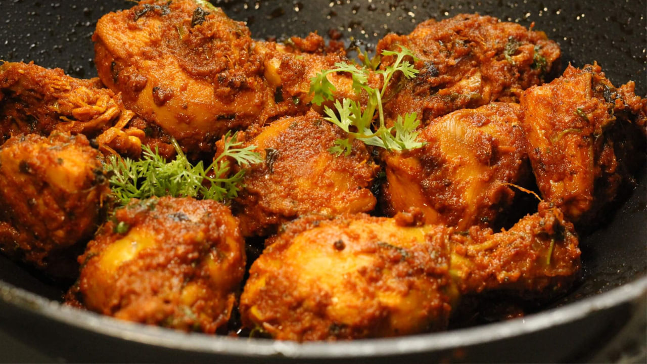 మెదడు హెల్దీగా ఉండాలంటే లీన్ ప్రోటీన్ కూడా చాలా అవసరం. ఇవి చికెన్, మటన్, గుడ్లు, బీన్స్ వంటి వాటిల్లో లభిస్తాయి. అదే విధంగా విటమిన్లు బి12, ఇ, జింక్ వంటివి చాలా అవసరం. ఇవి మెదడు ఆరోగ్యంగా ఉంటాయి.