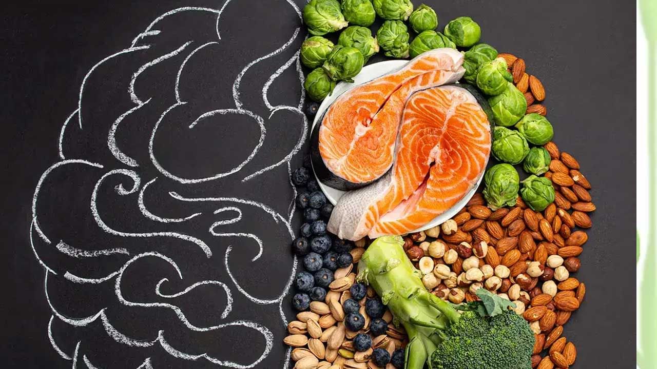  చిన్న పిల్లలు ఆరోగ్యంగా, మానసికంగా ధృఢంగా, ఉండాలంటే  వారికి మంచి ఆహారం ఇవ్వాలని చెబుతుంటారు మన పెద్దవారు. పిల్లలు ఆరోగ్యంగా, తెలివిగా ఎదగాలంటే కూడా తప్పకుండా మచి ఆహారం, వారి మెదడు చురుకుగా పని చేసే ఫుడ్ పెట్టాలి.కాగా, అసలు ఎలాంటి ఫుడ్ పెట్టడం వలన పిల్లలమైండ్ షార్ప్ గా పని చేస్తుంది. దీని గురించి వైద్యులు సజెస్ట్ చేస్తున్న ఆహారం ఏదో ఇప్పుడు మనం వివరంగా తెలుసుకుందాం.