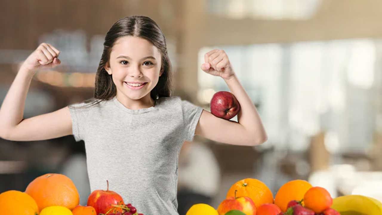 స్ట్రాబెర్రీ, బ్లూబెర్రీ, రాస్ప్బెర్రీ వంటి బెర్రీలు యాంటీఆక్సిడెంట్లతో నిండి ఉంటాయి. అందువలన వీటిని ప్రతి రోజూ పిల్లలకు పెట్టడం వలన అవి ఇవి మెదడు పనితీరు, జ్ఞాపకశక్తిని పెంచుతాయి