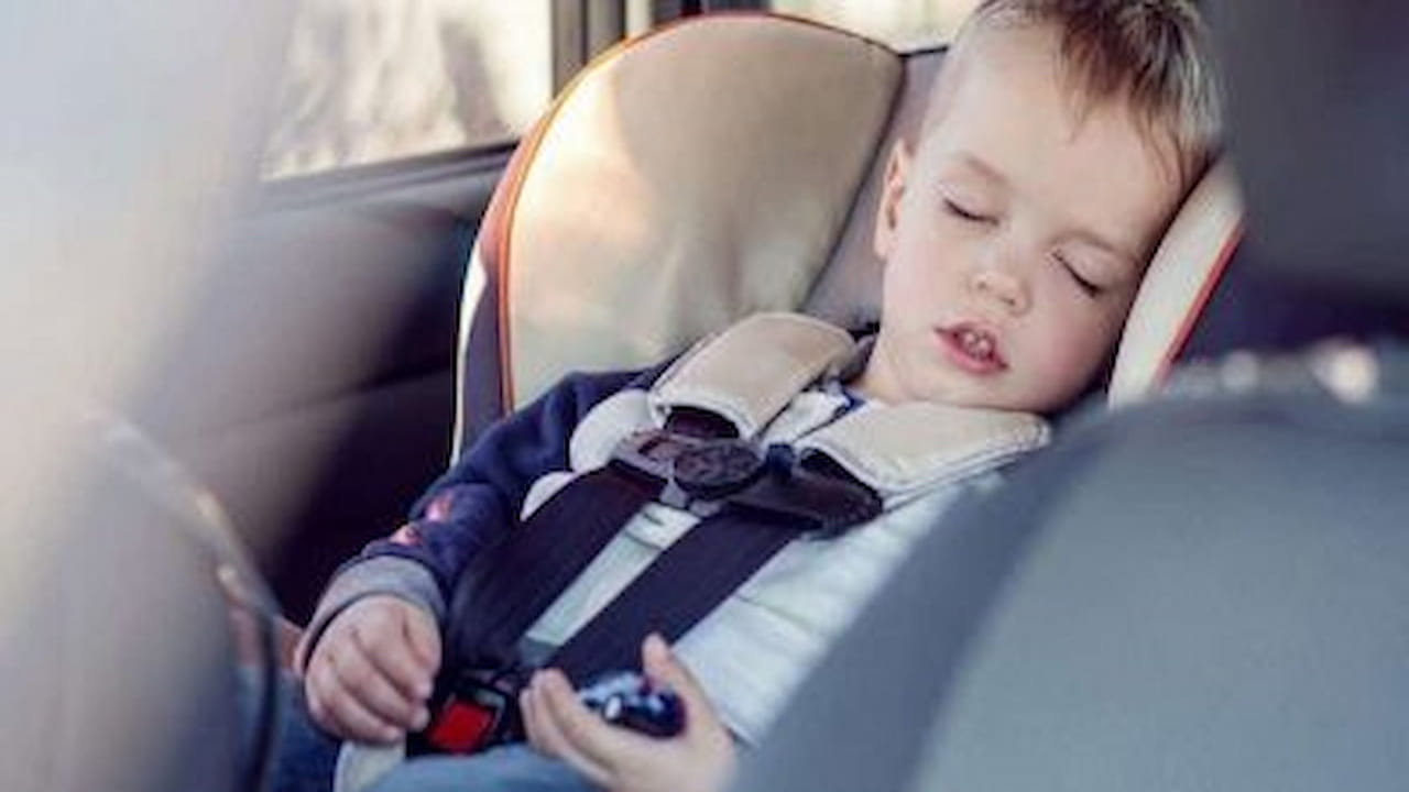 పిల్లోడిని కార్లో పడుకోపెట్టి పీఎస్‌కు వెళ్లిన ఫ్యామిలీ.. తిరిగొచ్చేసరికి కనిపించని బాలుడు.. అసలు ట్విస్ట్‌ ఏంటంటే?