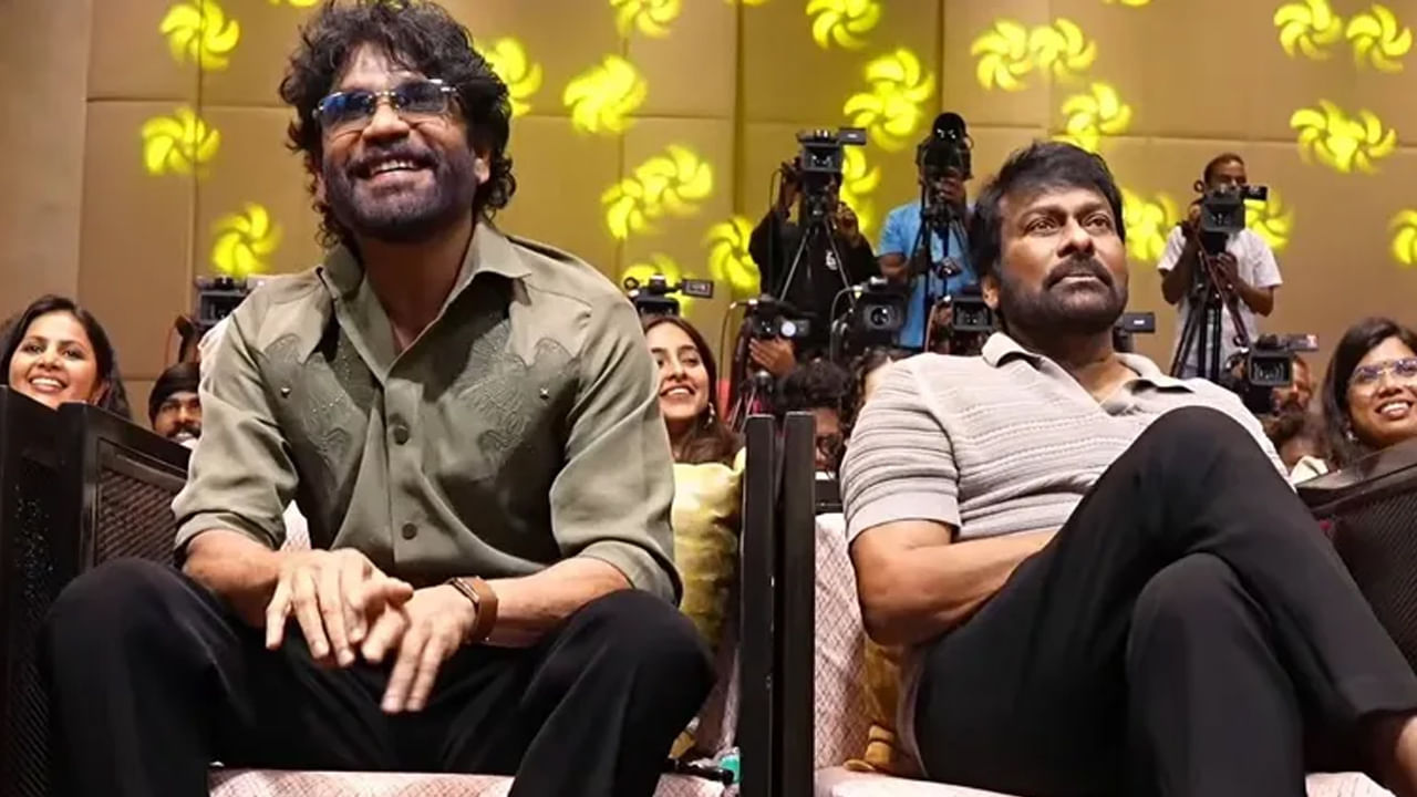 అదే విధంగా ఫేమస్ డైరెక్టర్ రాఘవేంద్రరావు కూడా వీరి కాంబోలో సినిమా తియ్యాలని ప్లాన్ చేశారంట.దీంతో ఒక స్క్రిప్ట్ రాసి ఇద్దరికీ కథ వినిపించాడంట. మూవీ స్టోరీ బాగుండటంతో చిరంజీవి, నాగార్జున ఇద్దరూ మూవీకి ఒకే చెప్పేశారు. ఇక ఈ మూవీలోకి అప్పటి స్టార్ హీరోయిన్ సౌందర్యను ఎంపిక చేసుకొని, సినిమాను 10 శాతం కంప్లీట్ చేశారంట.